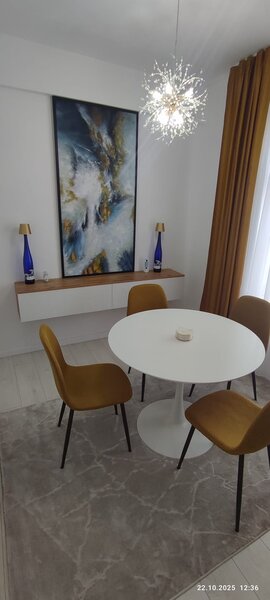 Piata Romana, la coloane, centru